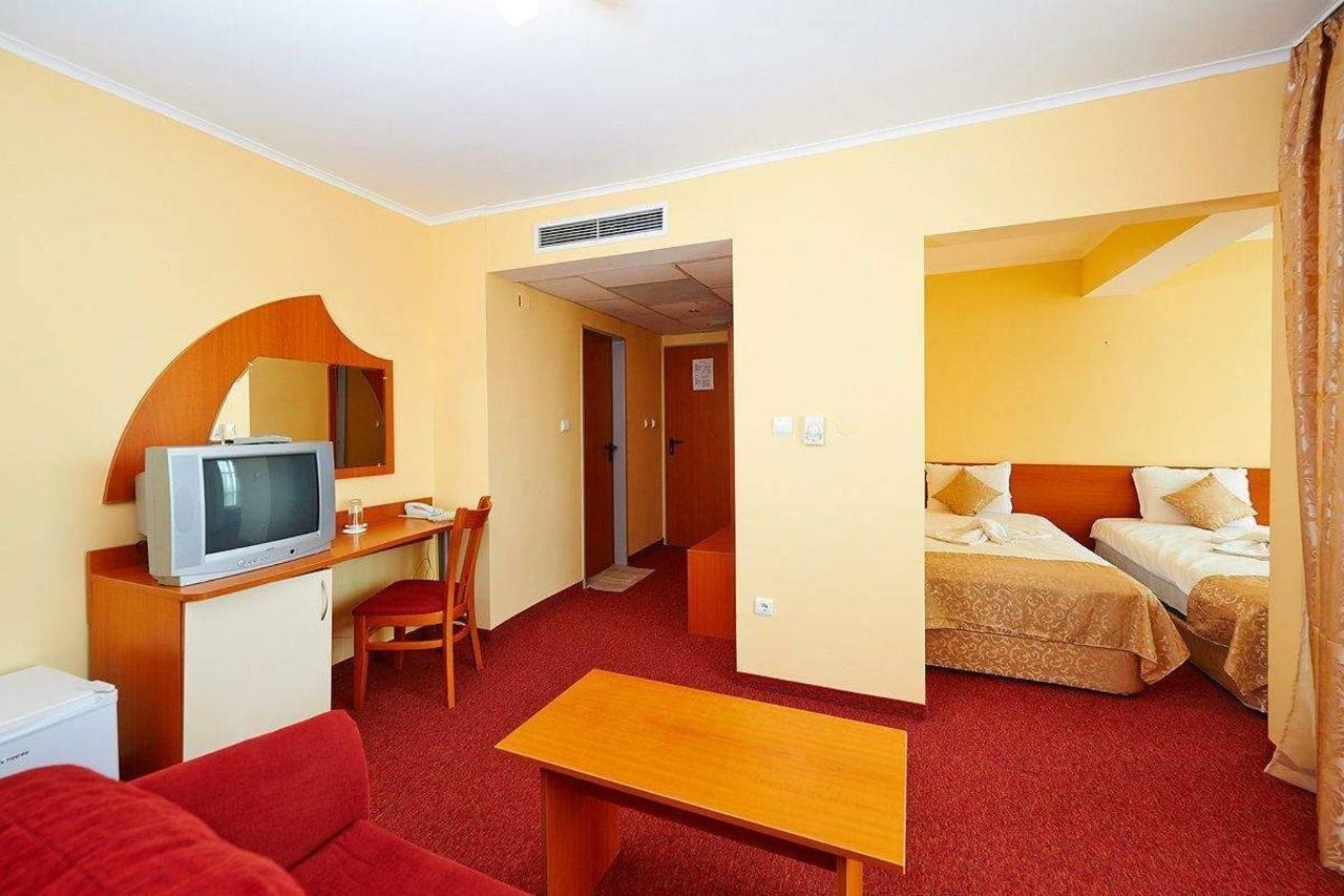 Paradise Hotel & Relax Center Pomorie Exterior photo